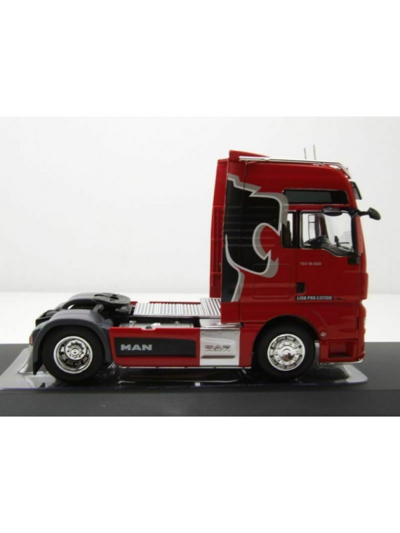 IXO Models TR074  Man TGX XXL 2018 Rouge